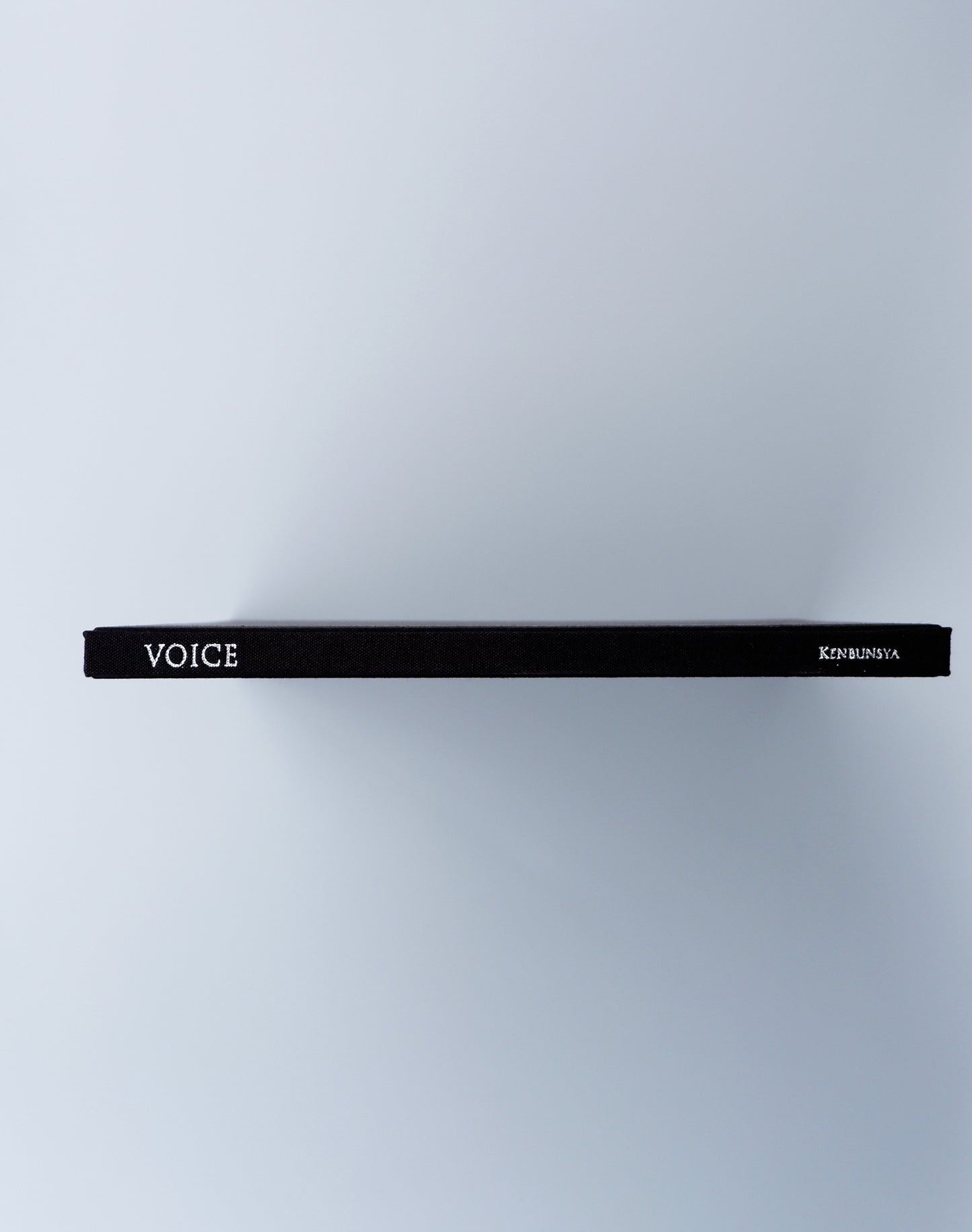 自然のつぶやきに耳を澄ませ、カメラに収めた小澤義人の写真集『voice』